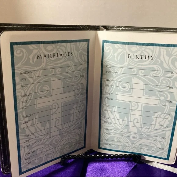 KJV Compact Bible black leather cover - Picture 5 of 7